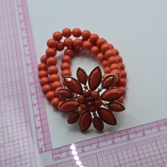 Vintage 2 Strand Plastic Beaded Bracelet Coral Stretch Flower Jewelry Boho Bloom - Picture 8 of 9